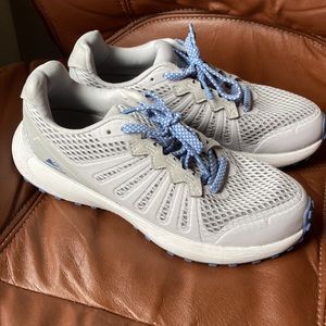 Women’s Columbia Montrail size 7 sneakers NEW!!